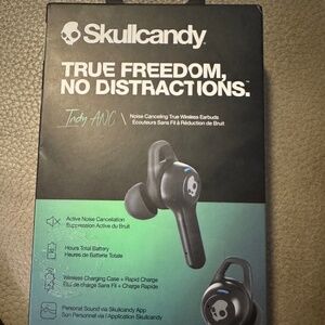 Skill candy Total Freedom Indy INC New In Box Sealed ear buds